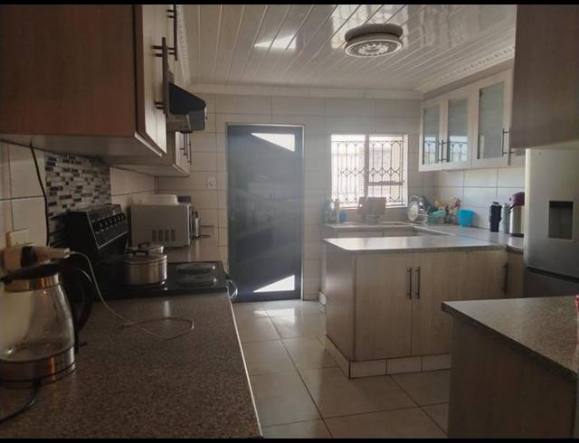 4 BEDROOM PROPERTY TO RENT IN SESHEGO A